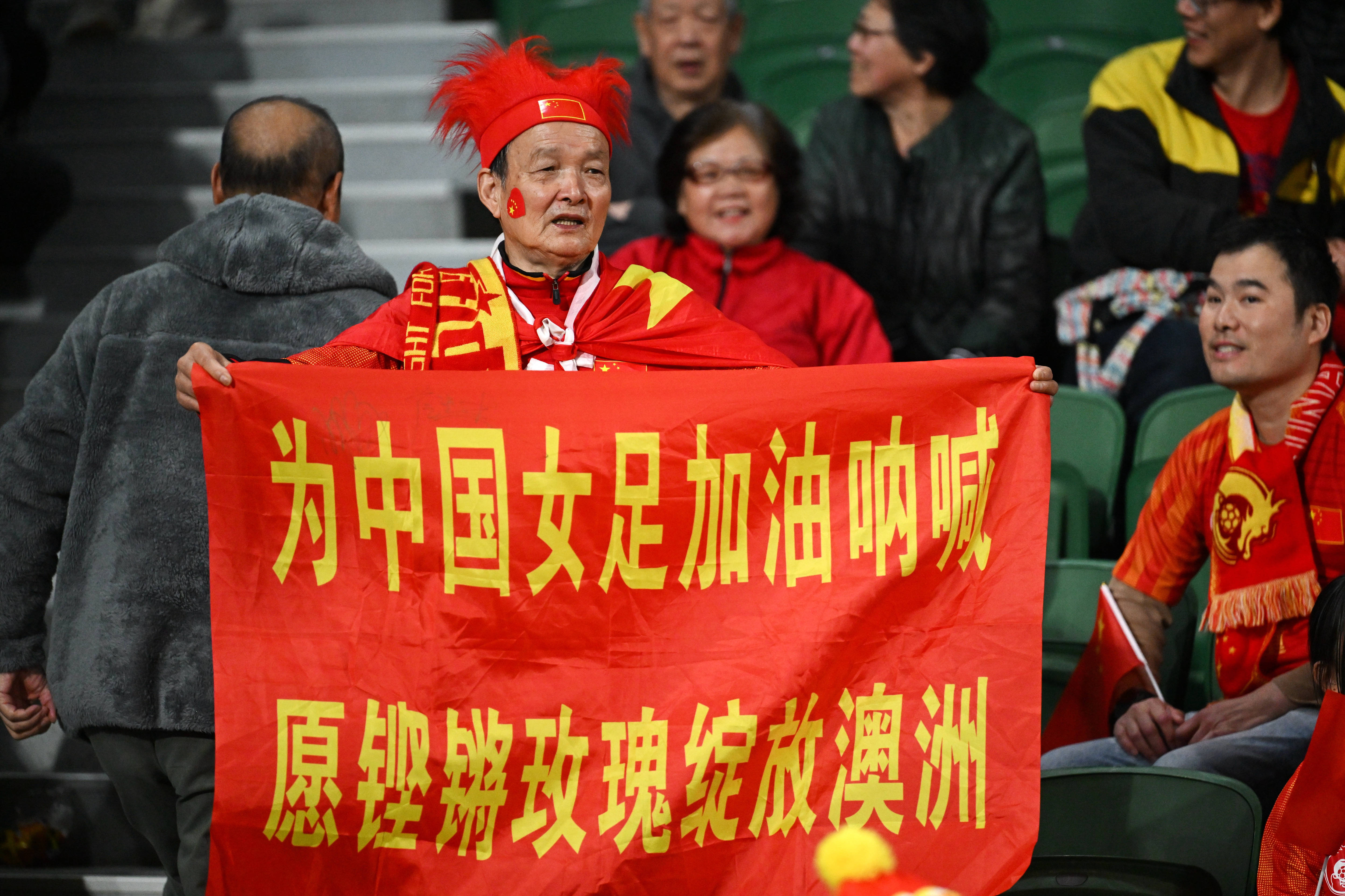 九游官方平台-包含中国女足飒爽英姿，赢得全场掌声在女足比赛胜利的词条